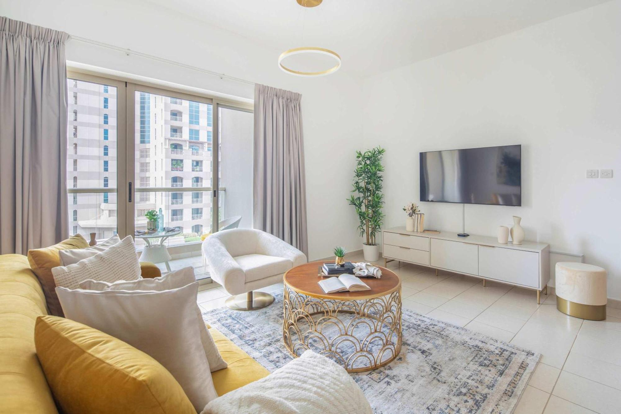 Frank Porter - Al Arta 4 Apartment