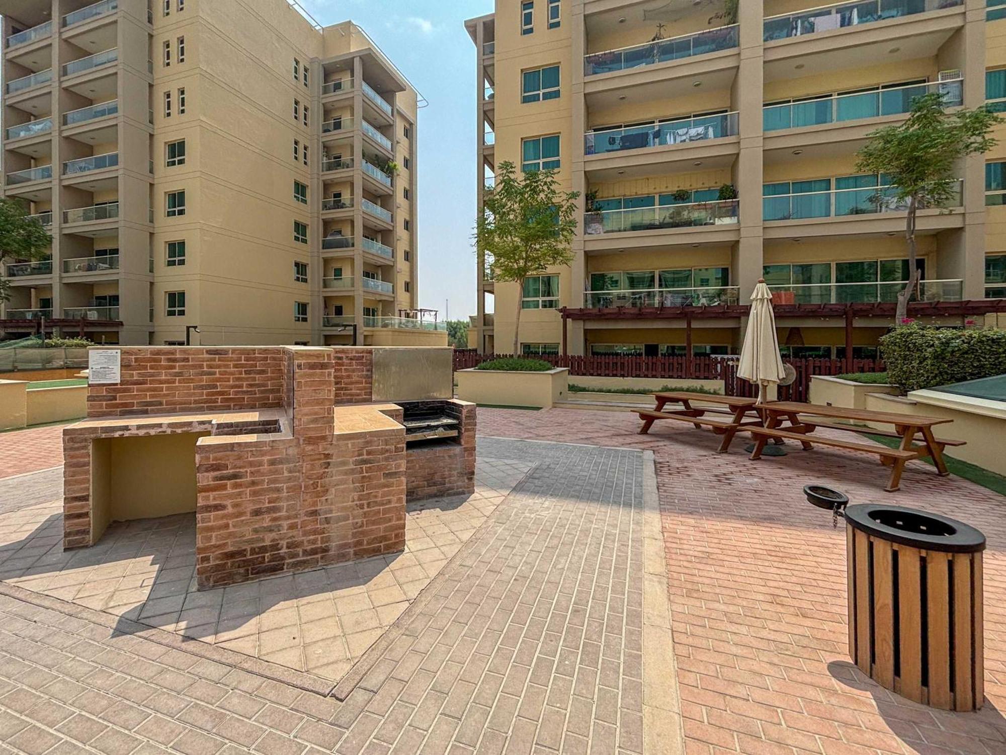 Frank Porter - Al Arta 4 Apartment Dubai